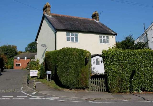  Image of 3 Bedroom Detached for sale at Chapel Road  Tadworth, KT20 5SB