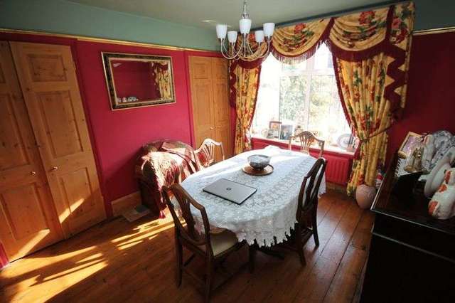  Image of 3 Bedroom Detached for sale at Chapel Road  Tadworth, KT20 5SB