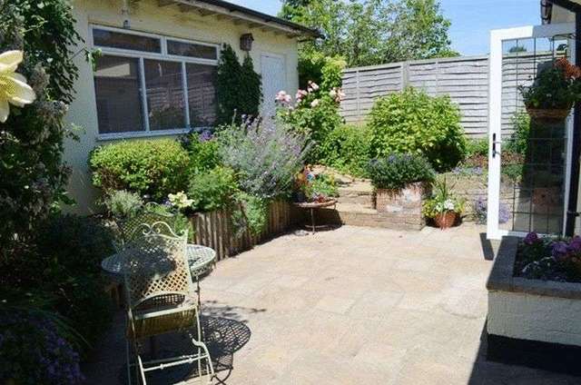  Image of 3 Bedroom Detached for sale at Chapel Road  Tadworth, KT20 5SB