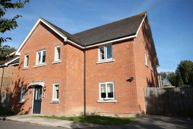 Image of 2 Bedroom Flat for sale at The Glade  Storrington, RH20 4GL