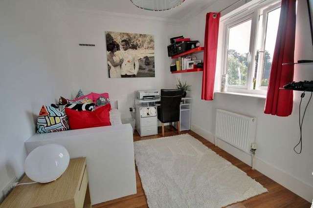  Image of 2 Bedroom Flat for sale at The Glade  Storrington, RH20 4GL