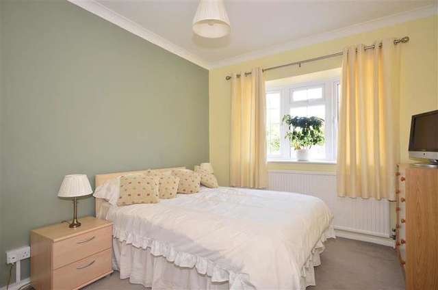 Image of 4 Bedroom Detached for sale at Shanklin Isle of Wight Shanklin, PO37 6QW