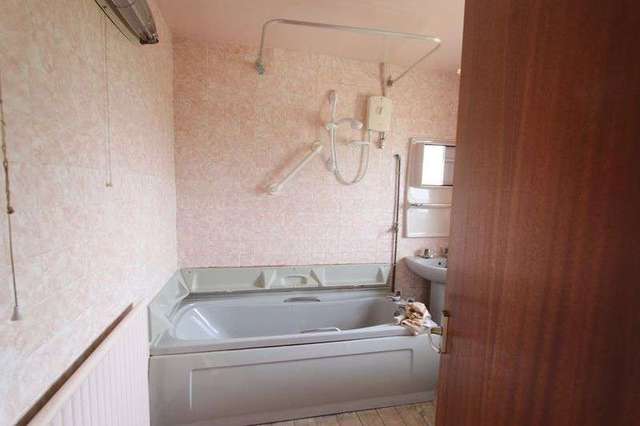  Image of 3 Bedroom Detached for sale at Winteringham Lane West Halton Scunthorpe, DN15 9AX