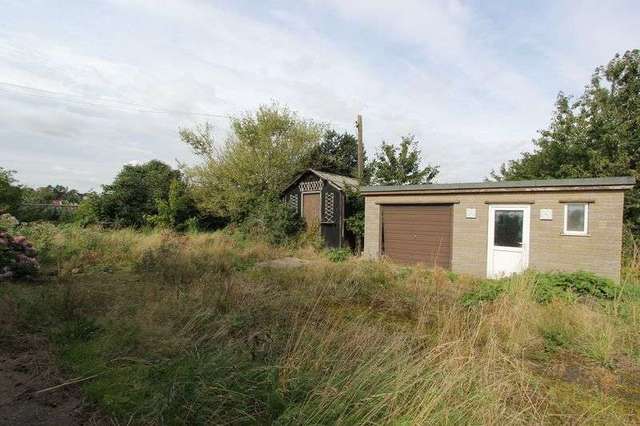  Image of 3 Bedroom Detached for sale at Winteringham Lane West Halton Scunthorpe, DN15 9AX
