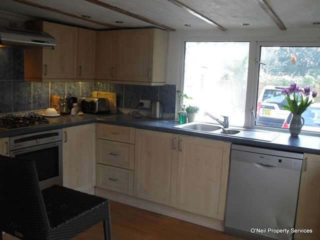  Image of 3 Bedroom Cottage to rent at Fulmer Lane  Gerrards Cross, SL9 7BL