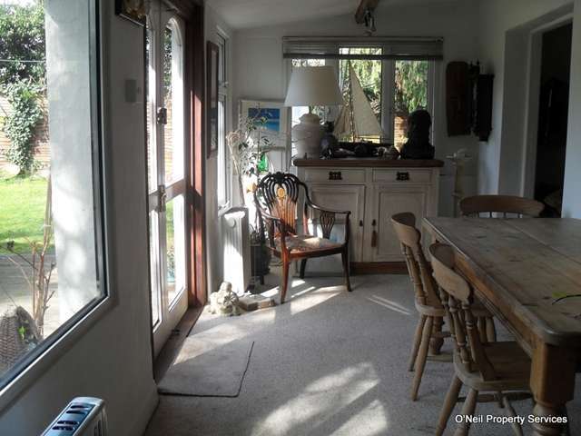  Image of 3 Bedroom Cottage to rent at Fulmer Lane  Gerrards Cross, SL9 7BL