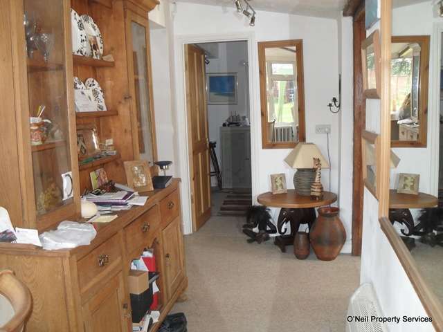  Image of 3 Bedroom Cottage to rent at Fulmer Lane  Gerrards Cross, SL9 7BL