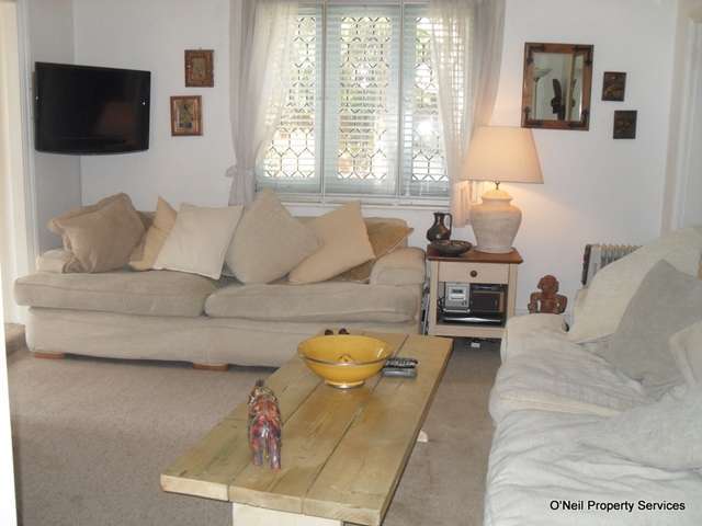  Image of 3 Bedroom Cottage to rent at Fulmer Lane  Gerrards Cross, SL9 7BL