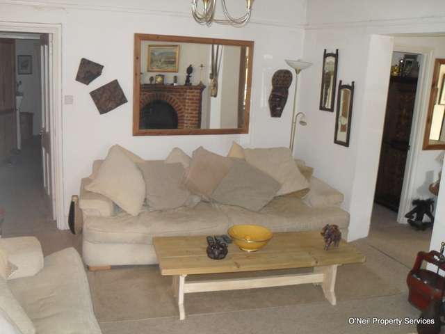  Image of 3 Bedroom Cottage to rent at Fulmer Lane  Gerrards Cross, SL9 7BL