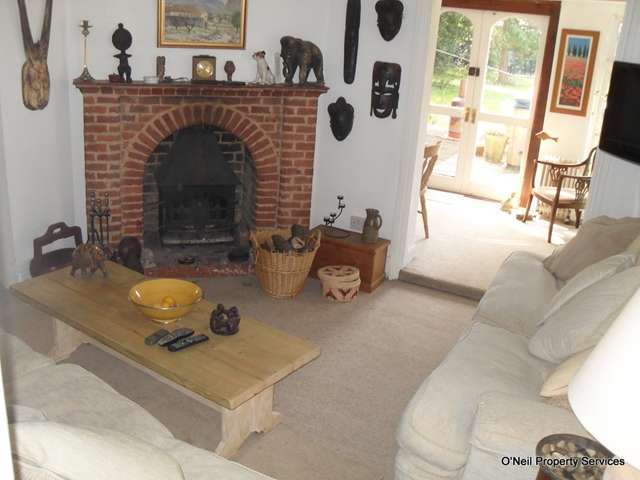  Image of 3 Bedroom Cottage to rent at Fulmer Lane  Gerrards Cross, SL9 7BL