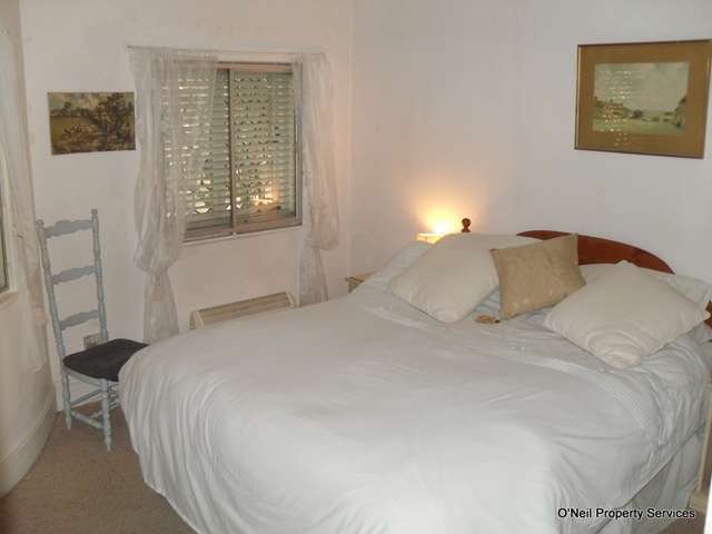  Image of 3 Bedroom Cottage to rent at Fulmer Lane  Gerrards Cross, SL9 7BL