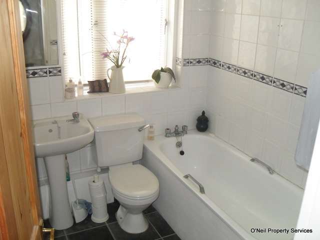 Image of 3 Bedroom Cottage to rent at Fulmer Lane  Gerrards Cross, SL9 7BL