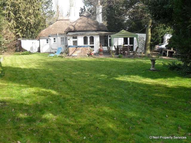  Image of 3 Bedroom Cottage to rent at Fulmer Lane  Gerrards Cross, SL9 7BL