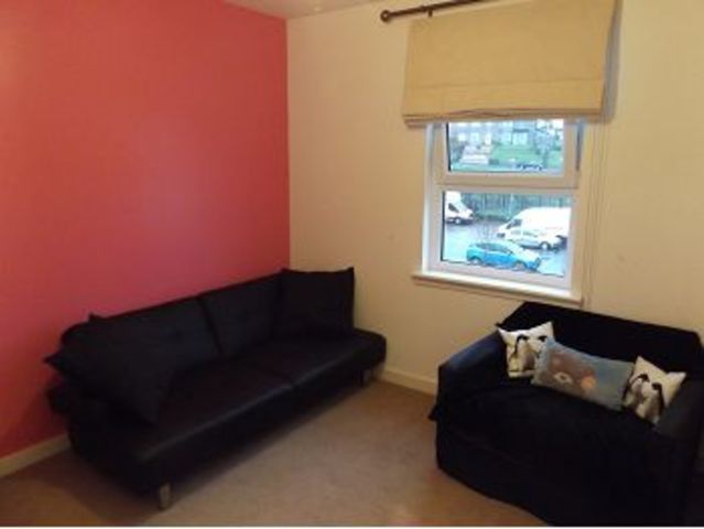  Image of 2 Bedroom Flat to rent at Duntocher West Dunbartonshire West Dunbartonshire, G81 6EG