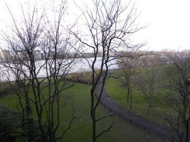  Image of 2 Bedroom Property to rent at London, E14 3ST