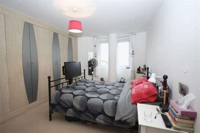  Image of 2 Bedroom Property to rent at London, E14 3ST