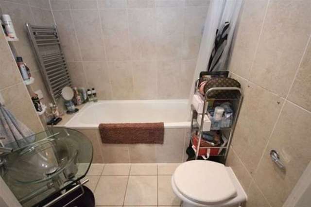  Image of 2 Bedroom Property to rent at London, E14 3ST