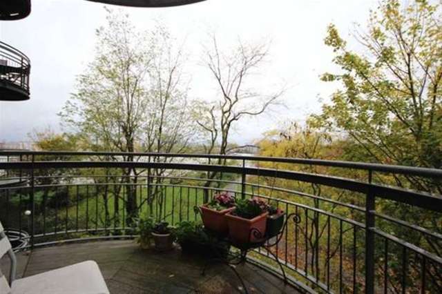  Image of 2 Bedroom Property to rent at London, E14 3ST