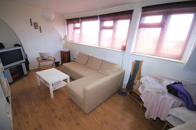  Image of 1 Bedroom Flat to rent at London, N3 2NA