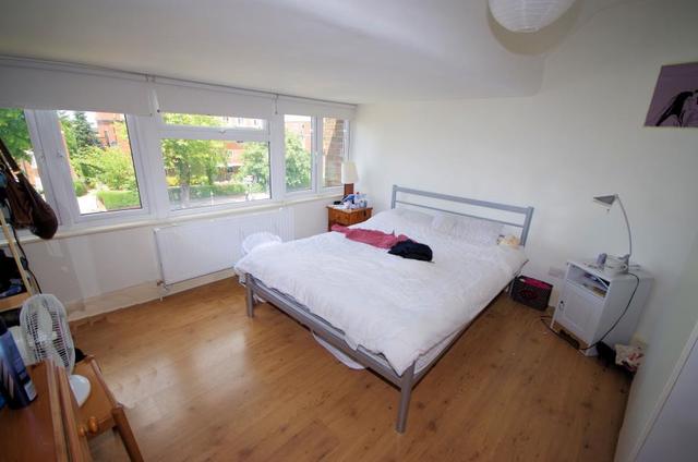  Image of 1 Bedroom Flat to rent at London, N3 2NA