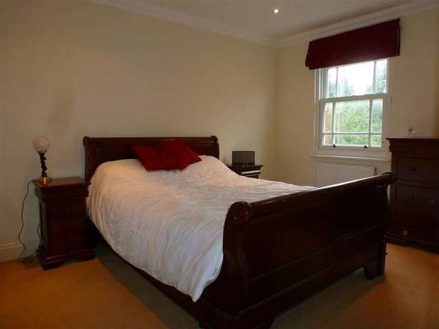  Image of 2 Bedroom Apartment for sale at Tonbridge Kent Tonbridge, TN9 1NW