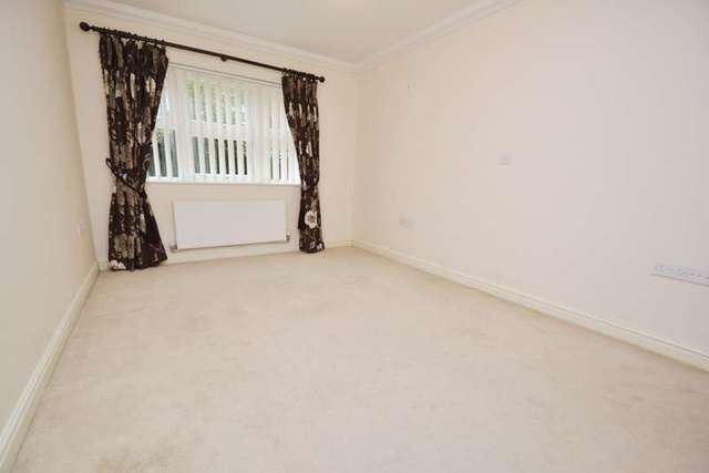 Image of 2 Bedroom Flat for sale at 48 Christchurch Road  Bournemouth, BH1 3BE