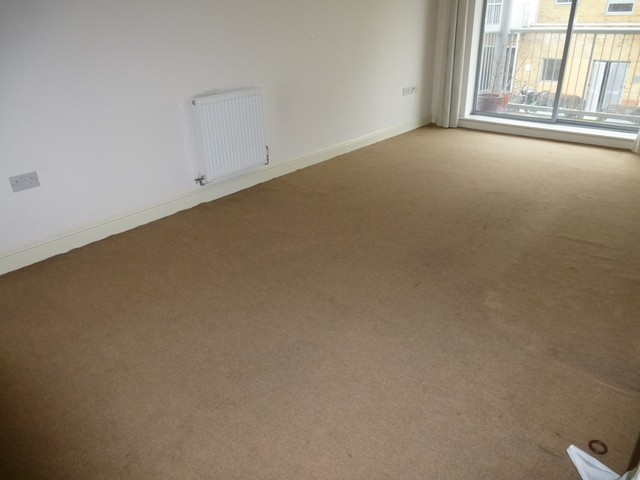  Image of 2 Bedroom Flat to rent at Coombe Way  Farnborough, GU14 7GB