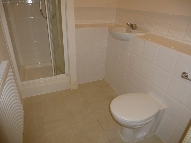  Image of 2 Bedroom Flat to rent at Coombe Way  Farnborough, GU14 7GB