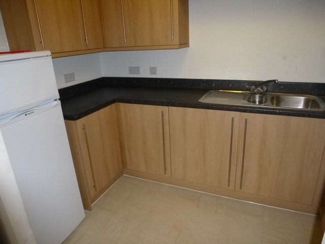  Image of 2 Bedroom Flat to rent at Coombe Way  Farnborough, GU14 7GB
