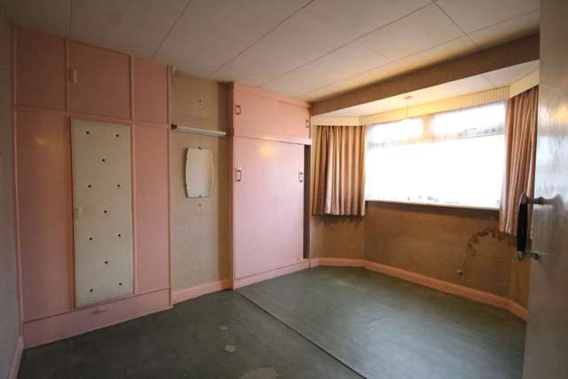  Image of 3 Bedroom Terraced for sale at Byron Avenue  New Malden, KT3 6EX