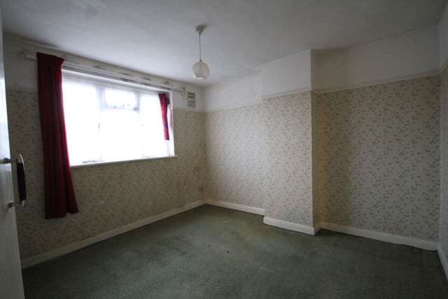  Image of 3 Bedroom Terraced for sale at Byron Avenue  New Malden, KT3 6EX
