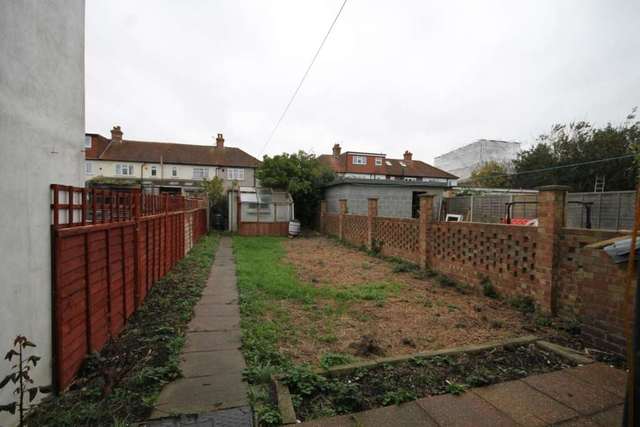  Image of 3 Bedroom Terraced for sale at Byron Avenue  New Malden, KT3 6EX