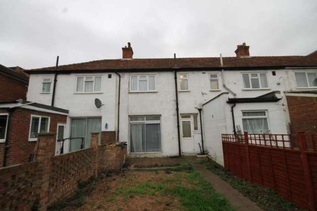  Image of 3 Bedroom Terraced for sale at Byron Avenue  New Malden, KT3 6EX