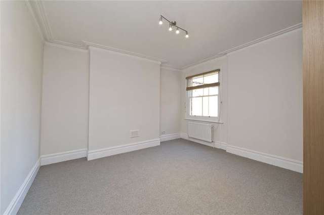  Image of 3 Bedroom Flat to rent at Castellain Mansions  Castellain Road, W9 1HG