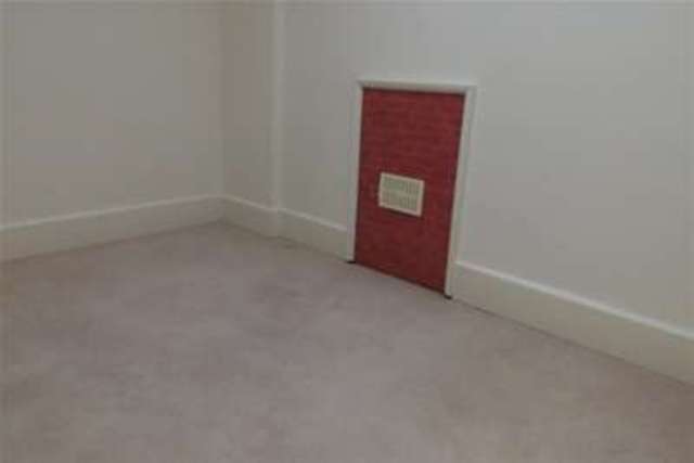 Image of 3 Bedroom Maisonette to rent at Reigate, RH2 0AA