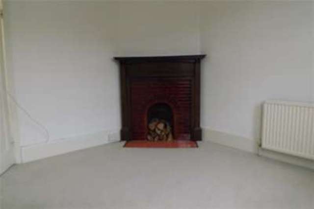  Image of 3 Bedroom Maisonette to rent at Reigate, RH2 0AA