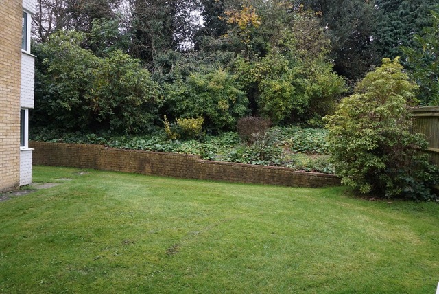 Image of 2 Bedroom Flat for sale at Royal Tunbridge Wells  Tunbridge Wells, TN2 5LL