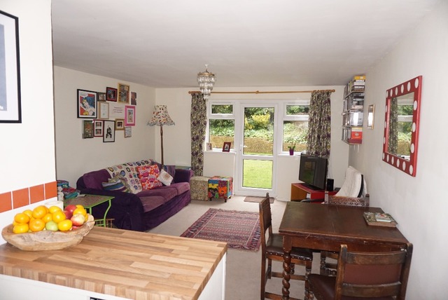 Image of 2 Bedroom Flat for sale at Royal Tunbridge Wells  Tunbridge Wells, TN2 5LL