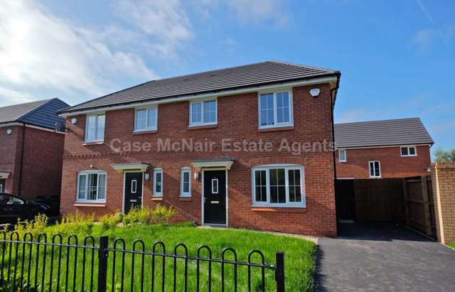  Image of 3 Bedroom Detached to rent at Fernhurst Street  Oldham, OL1 2QJ