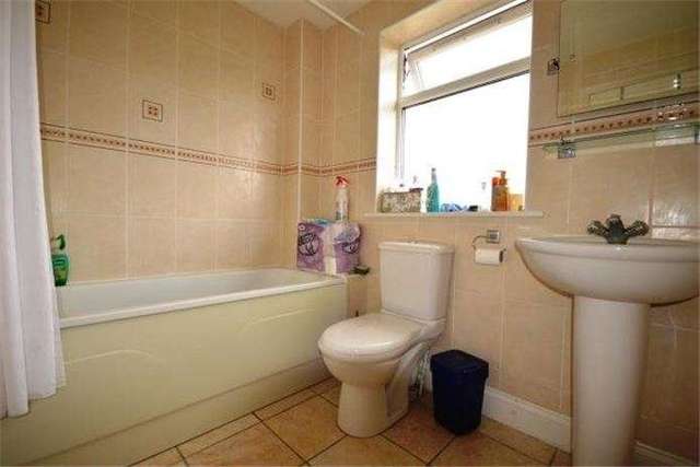  Image of 4 Bedroom Detached to rent at Cambridge  Cherry Hinton, CB1 8DY