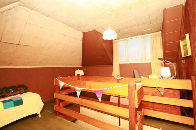  Image of 4 Bedroom Semi-Detached for sale at Surbiton Surrey, KT5 9JS