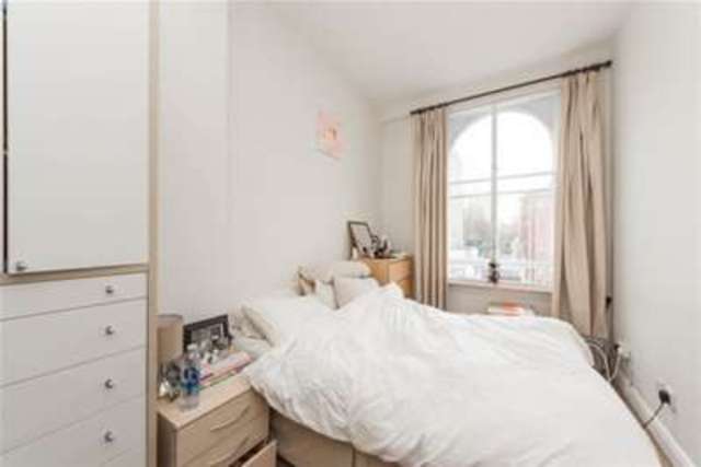  Image of 2 Bedroom Flat to rent at Holland Park, W11 2JJ