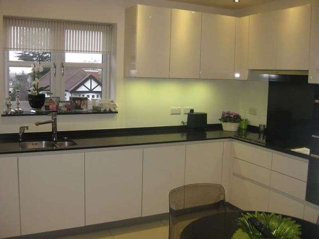 Image of 2 Bedroom Flat for sale at Elms Road  Stanmore, HA3 6BB