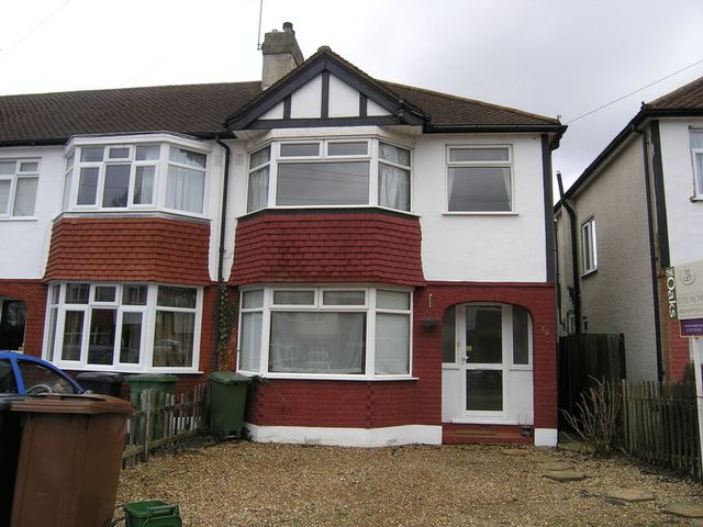  Image of 3 Bedroom Semi-Detached to rent at Dirdene Gardens  Epsom, KT17 4AX