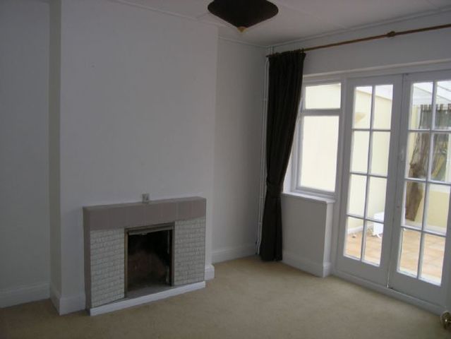  Image of 3 Bedroom Semi-Detached to rent at Dirdene Gardens  Epsom, KT17 4AX