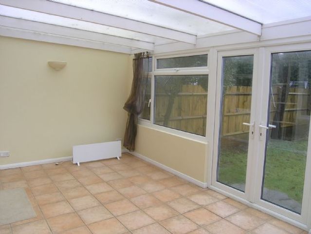  Image of 3 Bedroom Semi-Detached to rent at Dirdene Gardens  Epsom, KT17 4AX