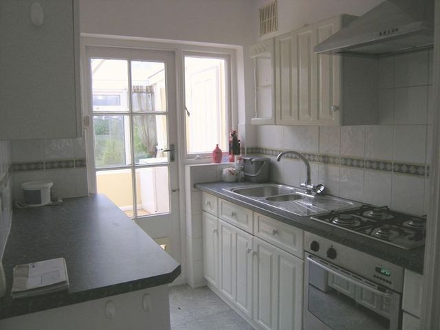  Image of 3 Bedroom Semi-Detached to rent at Dirdene Gardens  Epsom, KT17 4AX