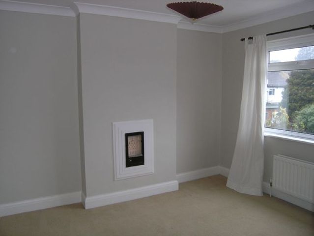  Image of 3 Bedroom Semi-Detached to rent at Dirdene Gardens  Epsom, KT17 4AX