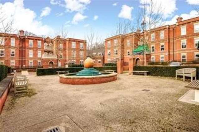  Image of 2 Bedroom Flat to rent at Godalming, GU8 5US
