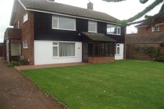  Image of 2 Bedroom Maisonette to rent at Felixstowe, IP11 9JS